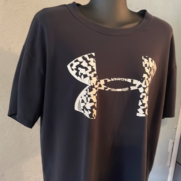 Large Under Armour The Girlfriend Tee black white graphic short sleeve shirt top - Picture 5 of 15